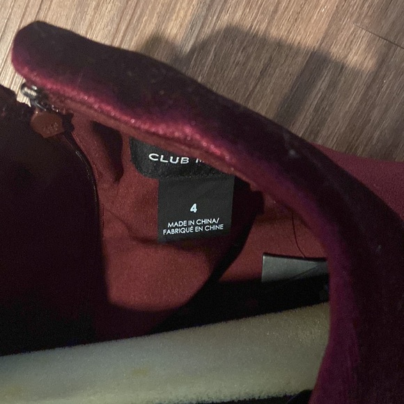 Burgundy Club Monaco Dress that Megan Markle Wore - Picture 2 of 3